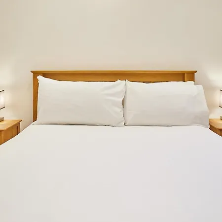 Host & - Knight Retreat Apartman *