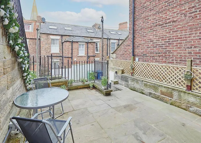 Host & - Knight Retreat Daire