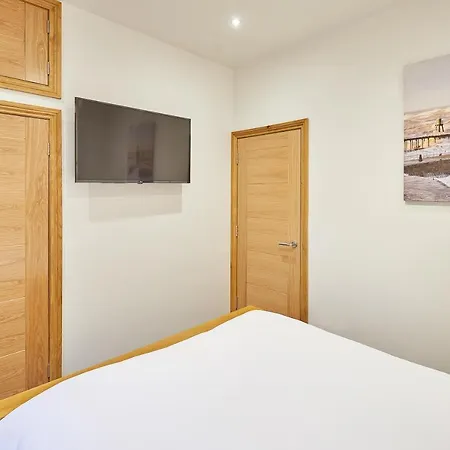 Host & - Knight Retreat Apartament Whitby